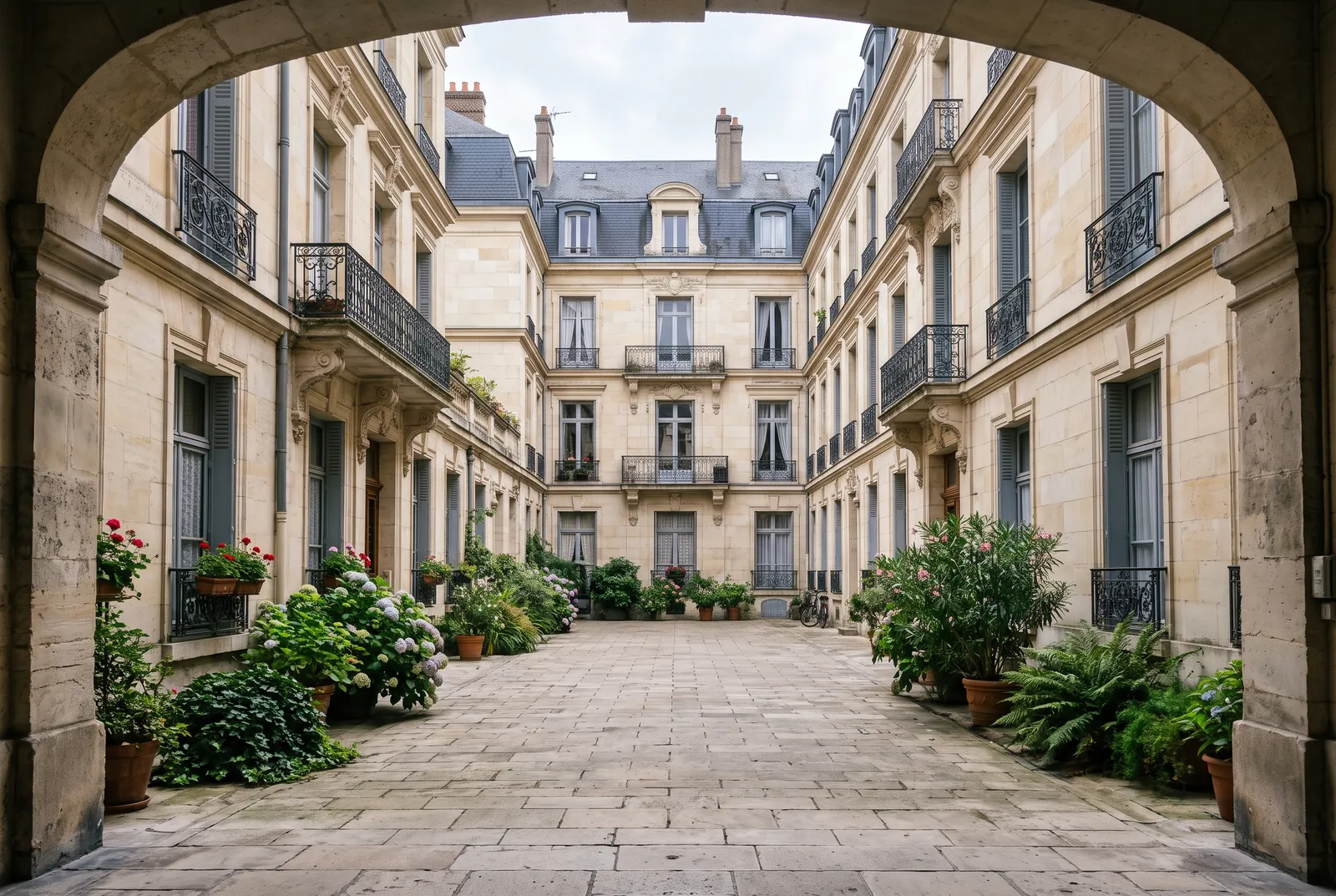 Cour intérieure d'un immeuble à Orléans